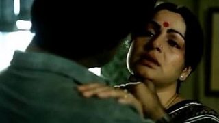 Rakhee Love Making Scene – Paroma – Classic Hindi Movie (360p)